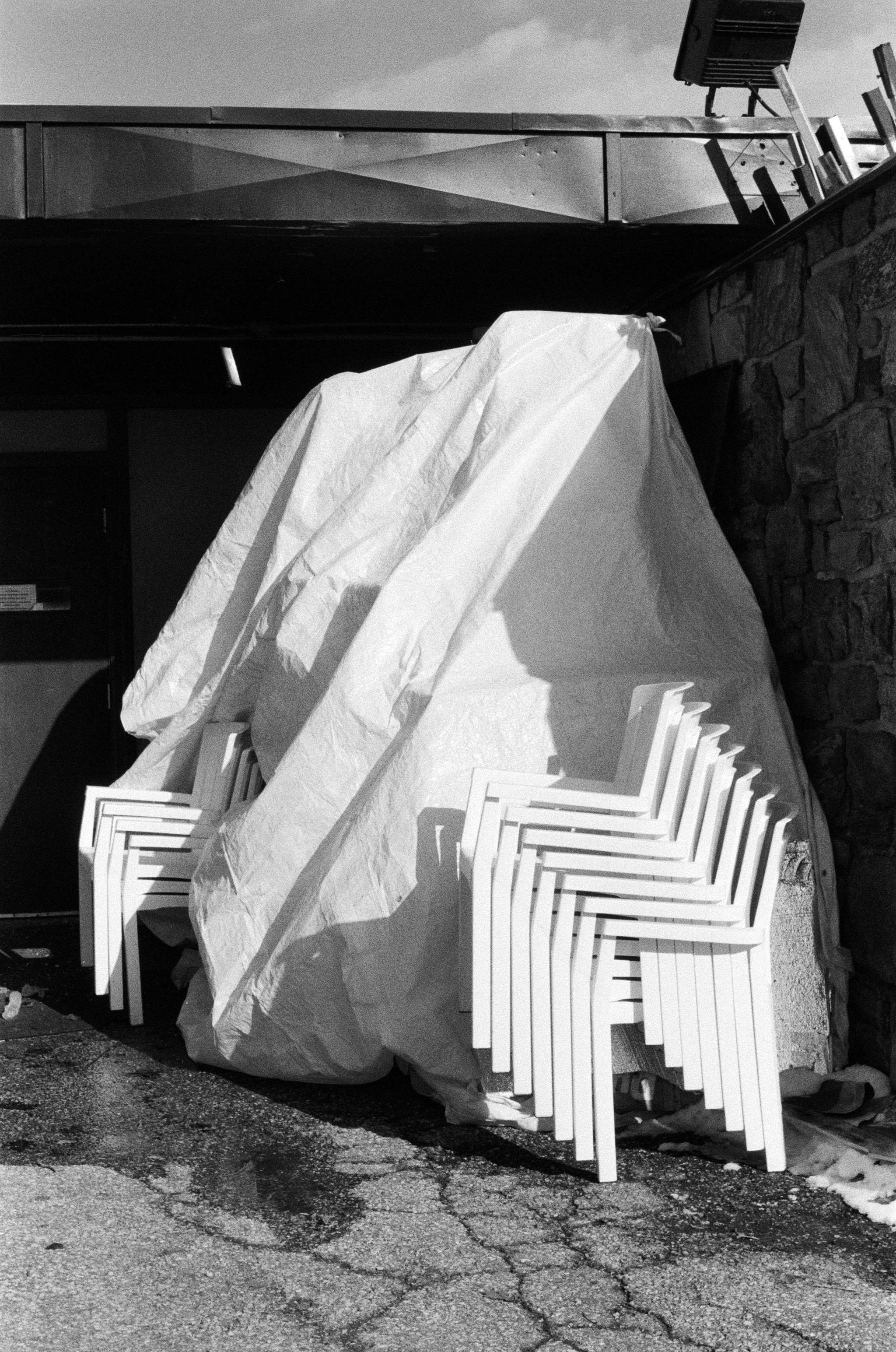 Dérives or How a fragility was overcome (but not in this book)