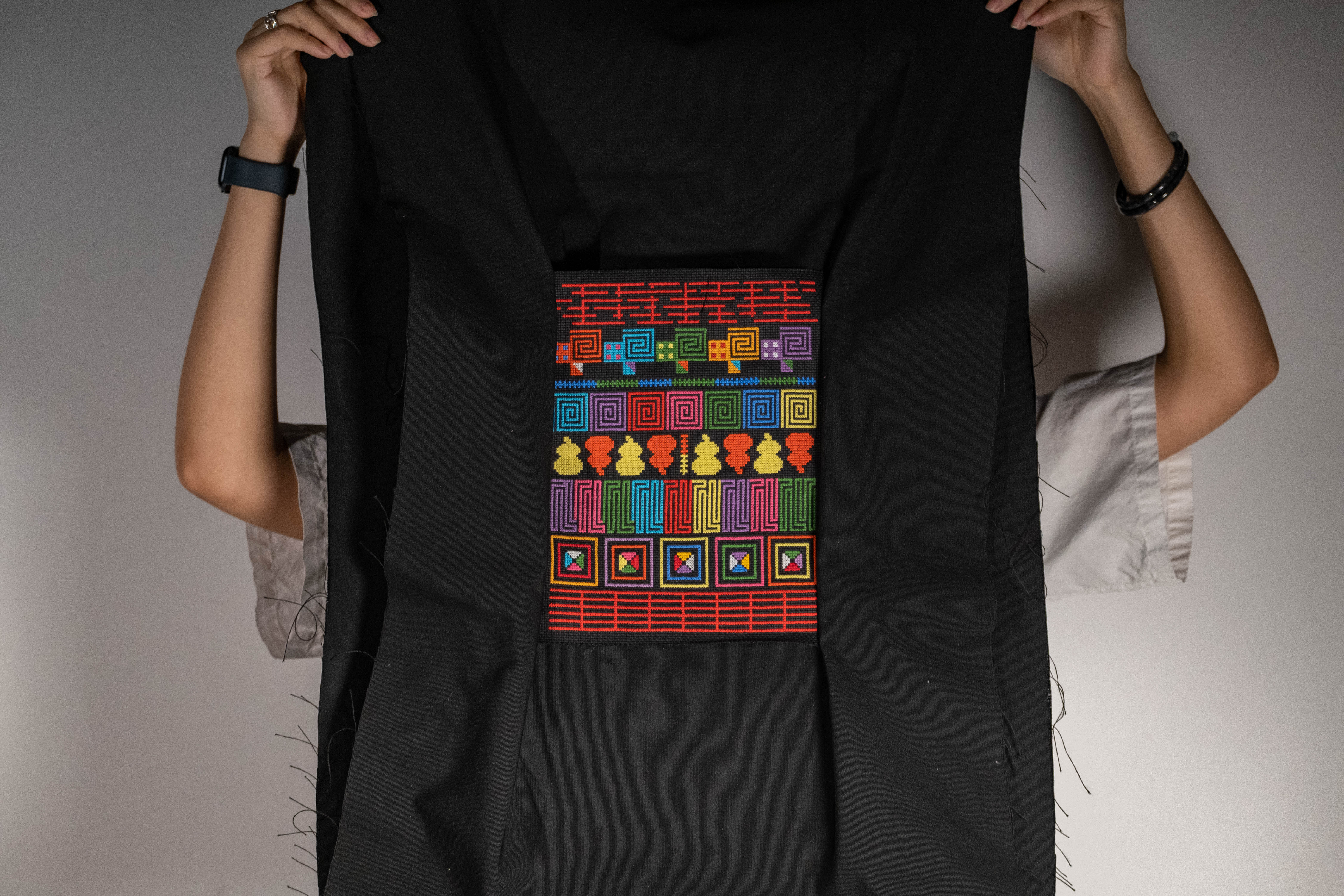 Embroidery——From Ha Ni to Aqkaq