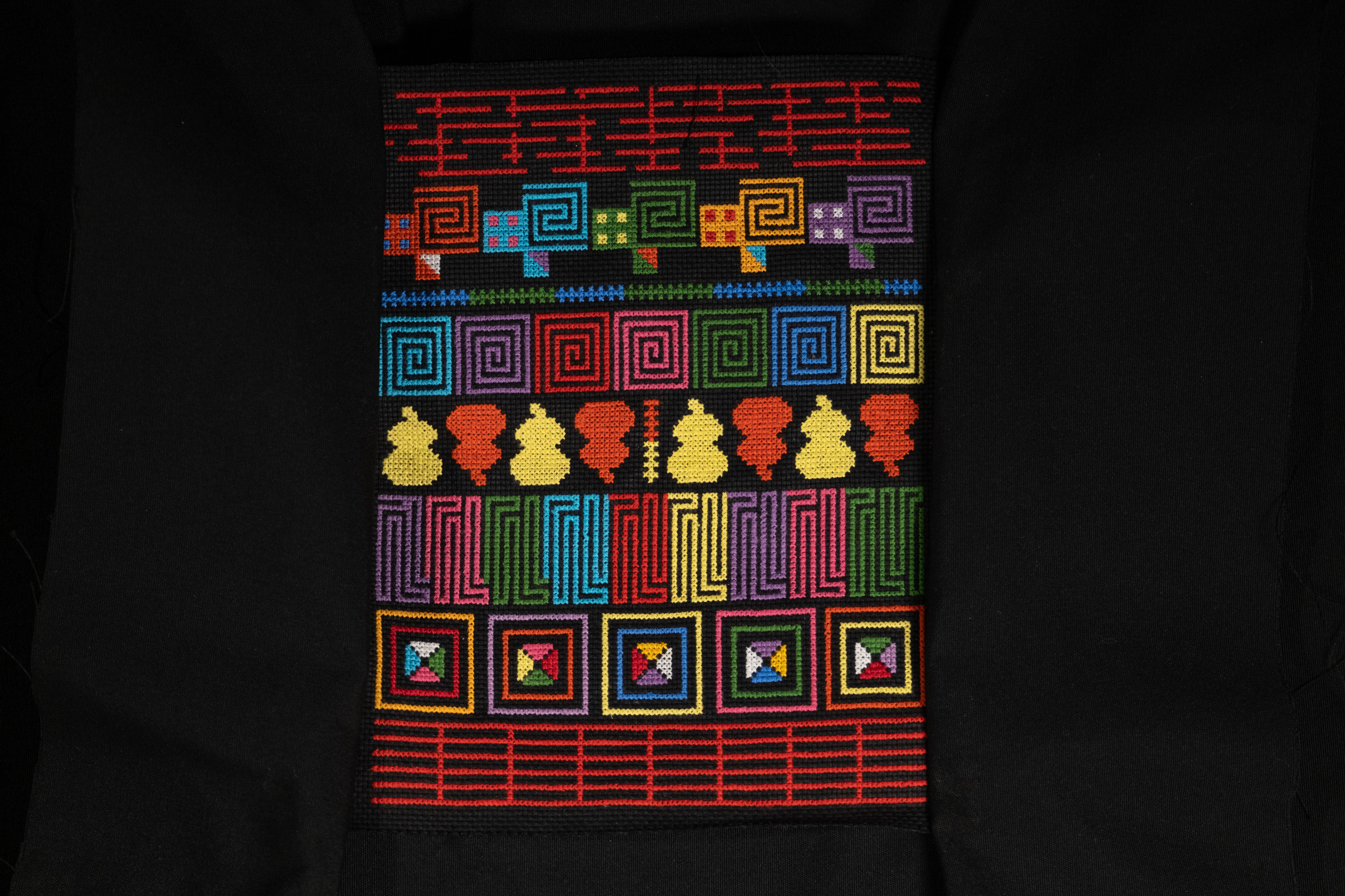 Embroidery——From Ha Ni to Aqkaq