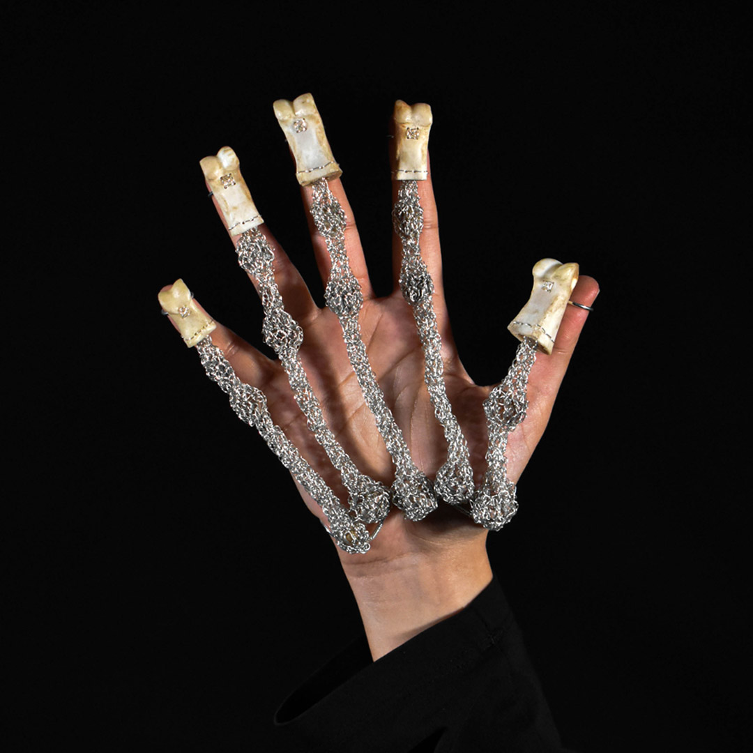 Hold and Handle