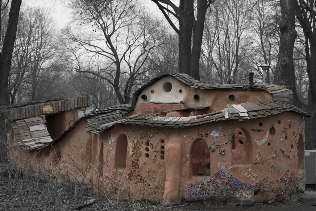 Colourless life, Colourful Playground
