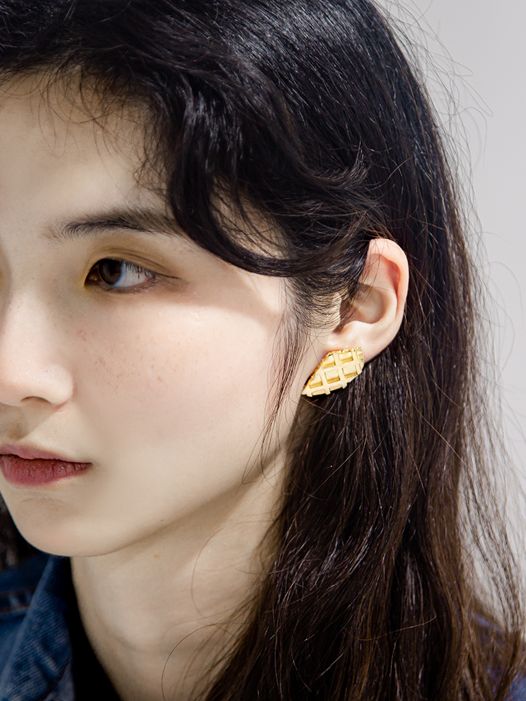 FOOD LOTTERY (Waffle crumbs earring)