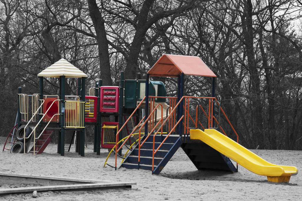 Colourless life, Colourful Playground