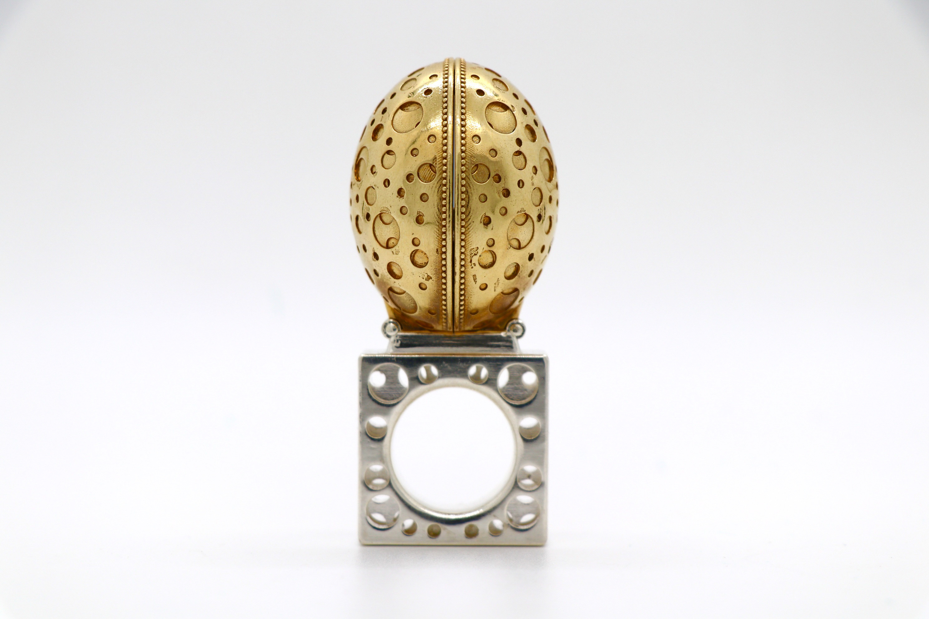 Eggshell-shaped Ring