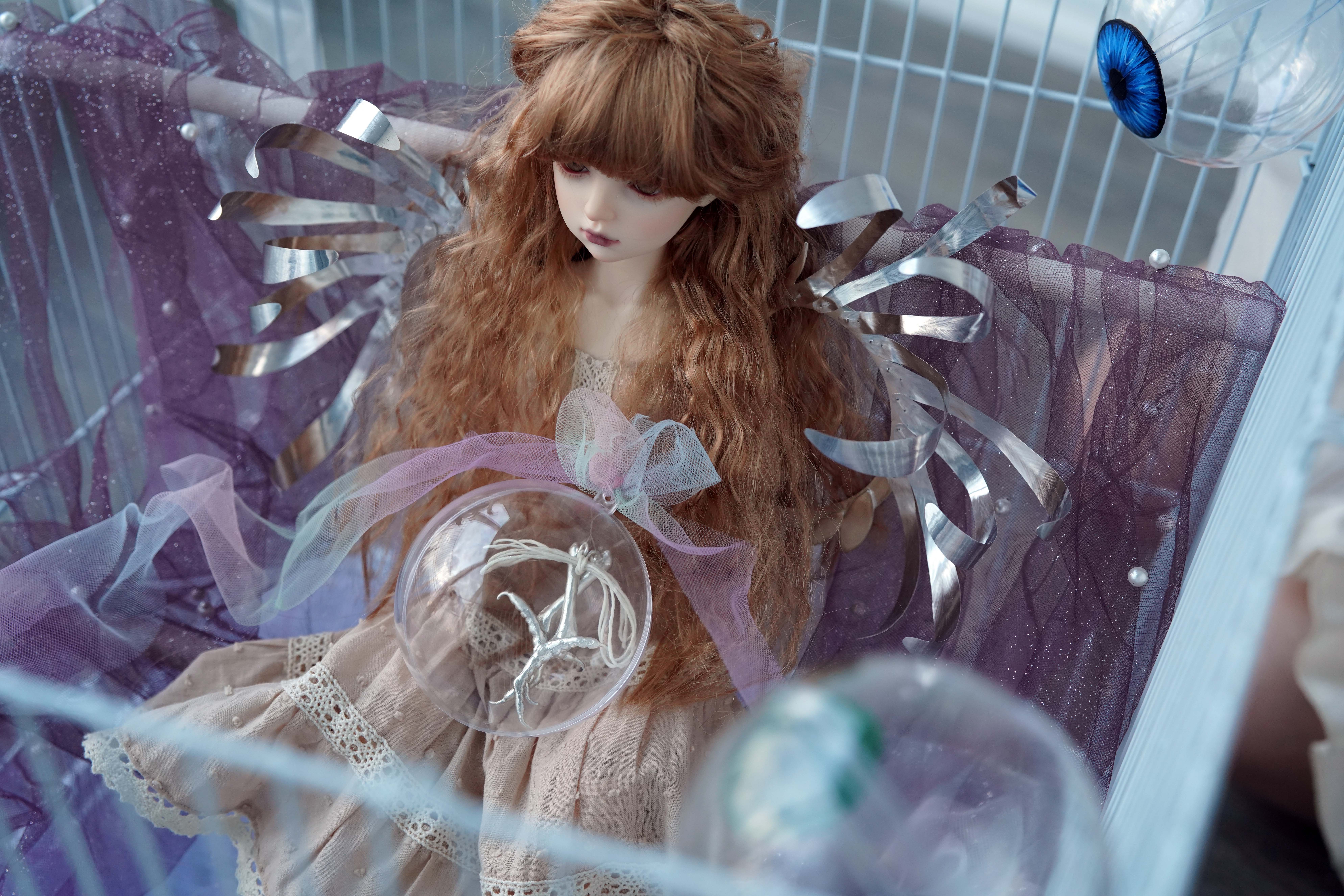 Hybrid Locked in a Cage (Details)