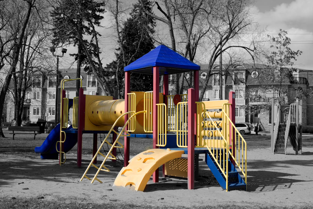 Colourless life, Colourful Playground
