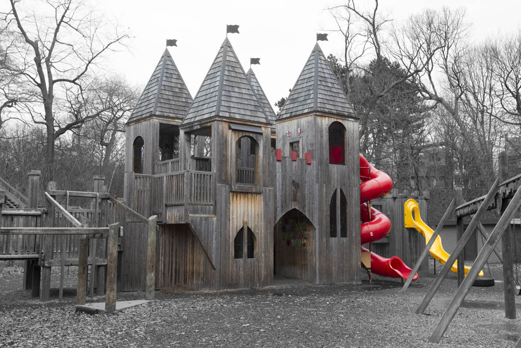 Colourless life, Colourful Playground