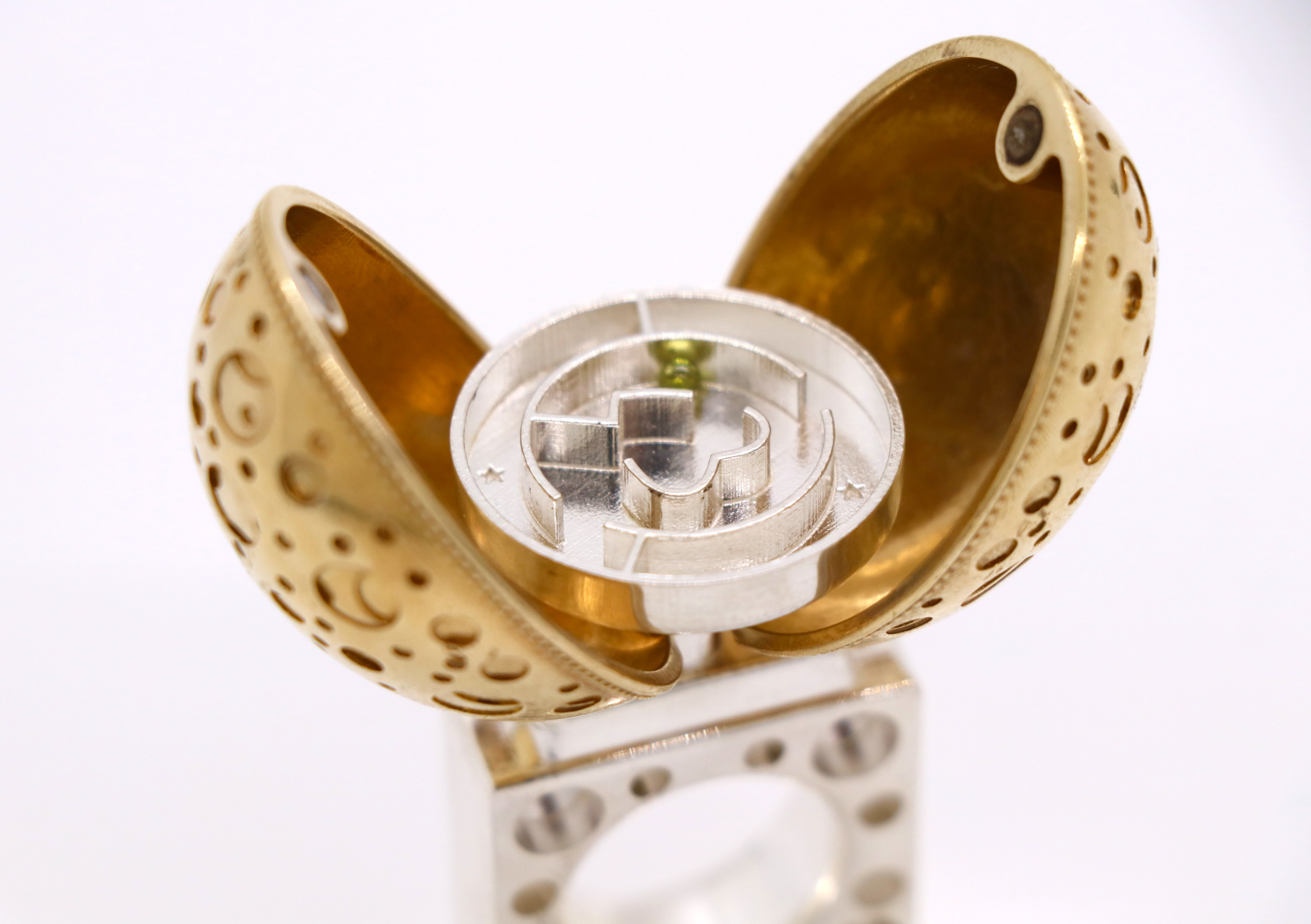 Eggshell-shaped Ring