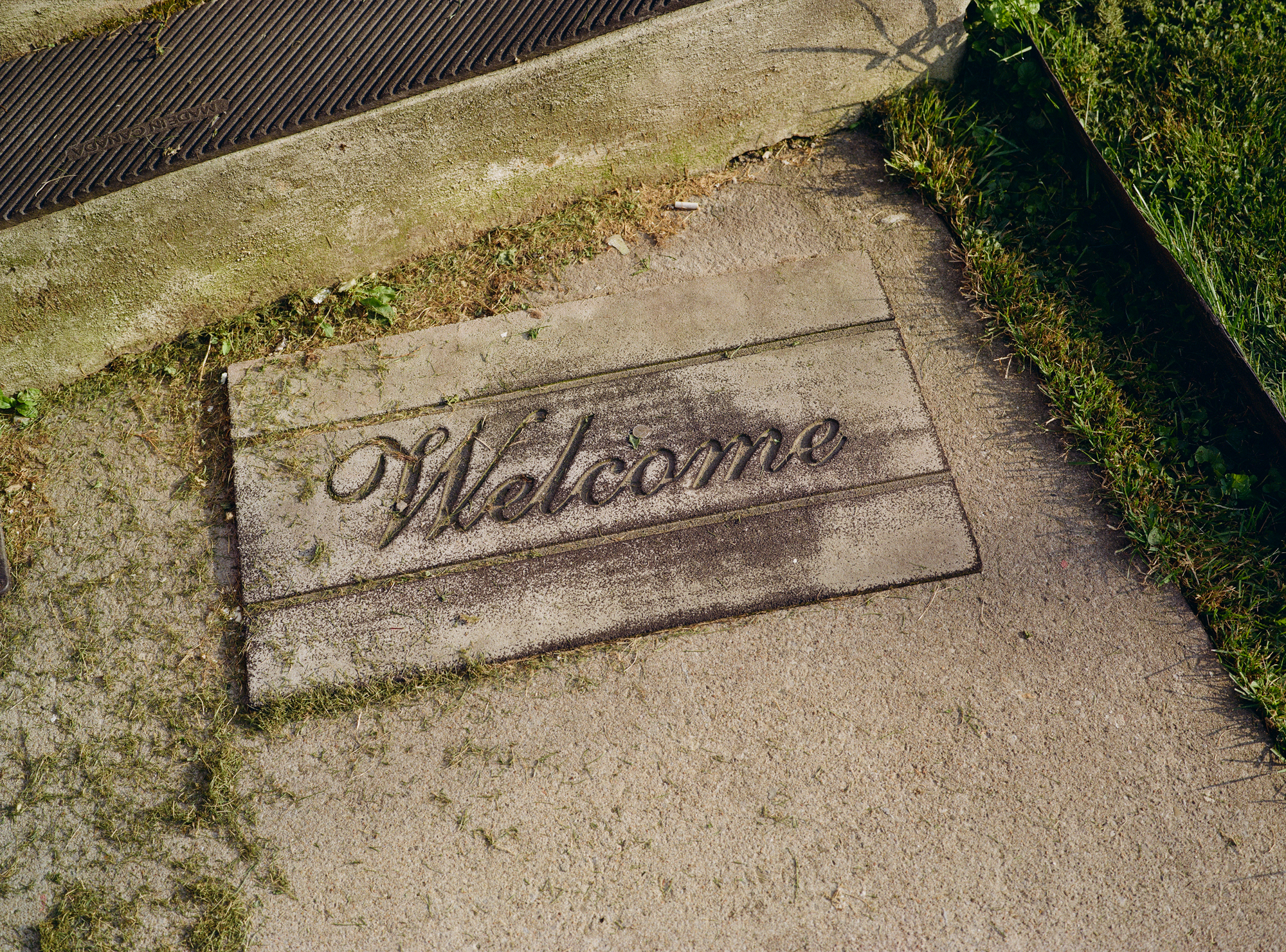 Untitled from Lüften (Welcome), chromogenic print, 2025.