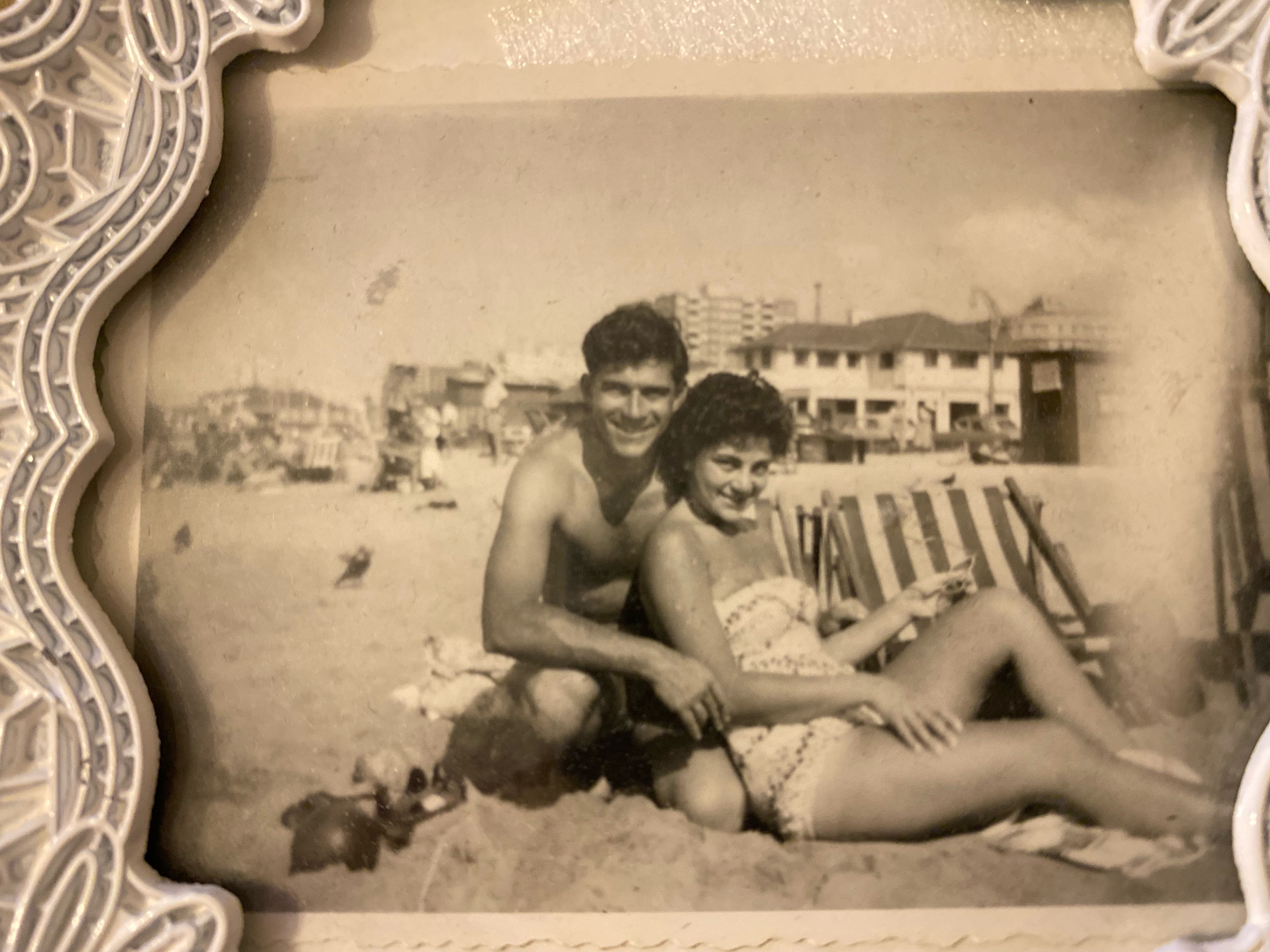 Avril, Art and Alzheimer's: the virtual exhibition of an individual's artwork created through cognitive decline