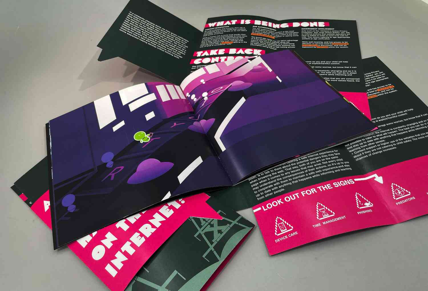 Catch the Signs: A Guide to Navigating new Places Throughout Parallel Worlds